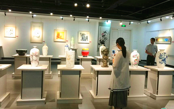 景德鎮(zhèn)原創(chuàng)陶藝巡回展亮相蘇州 承辦展覽展示